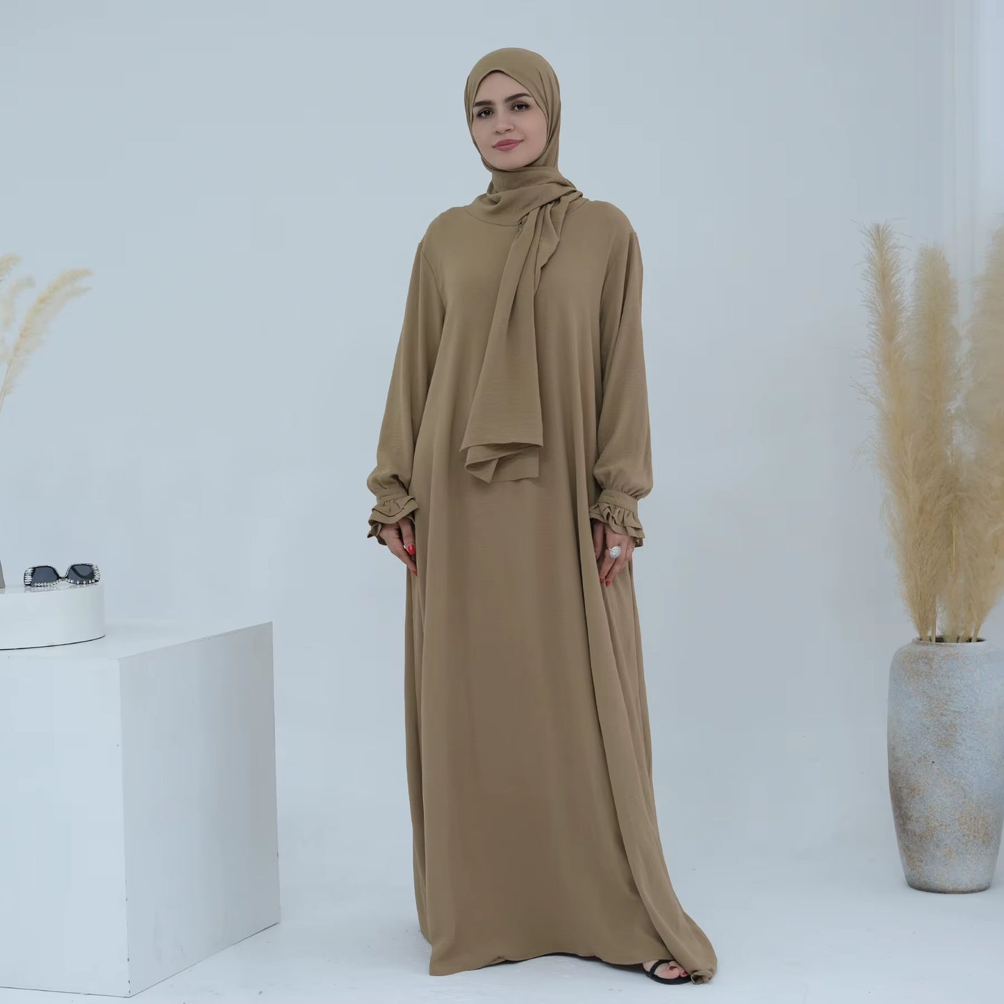 Eye-catching Abayas in various colours. If you subscribe to our emailing messaging you get 10 Percent discount