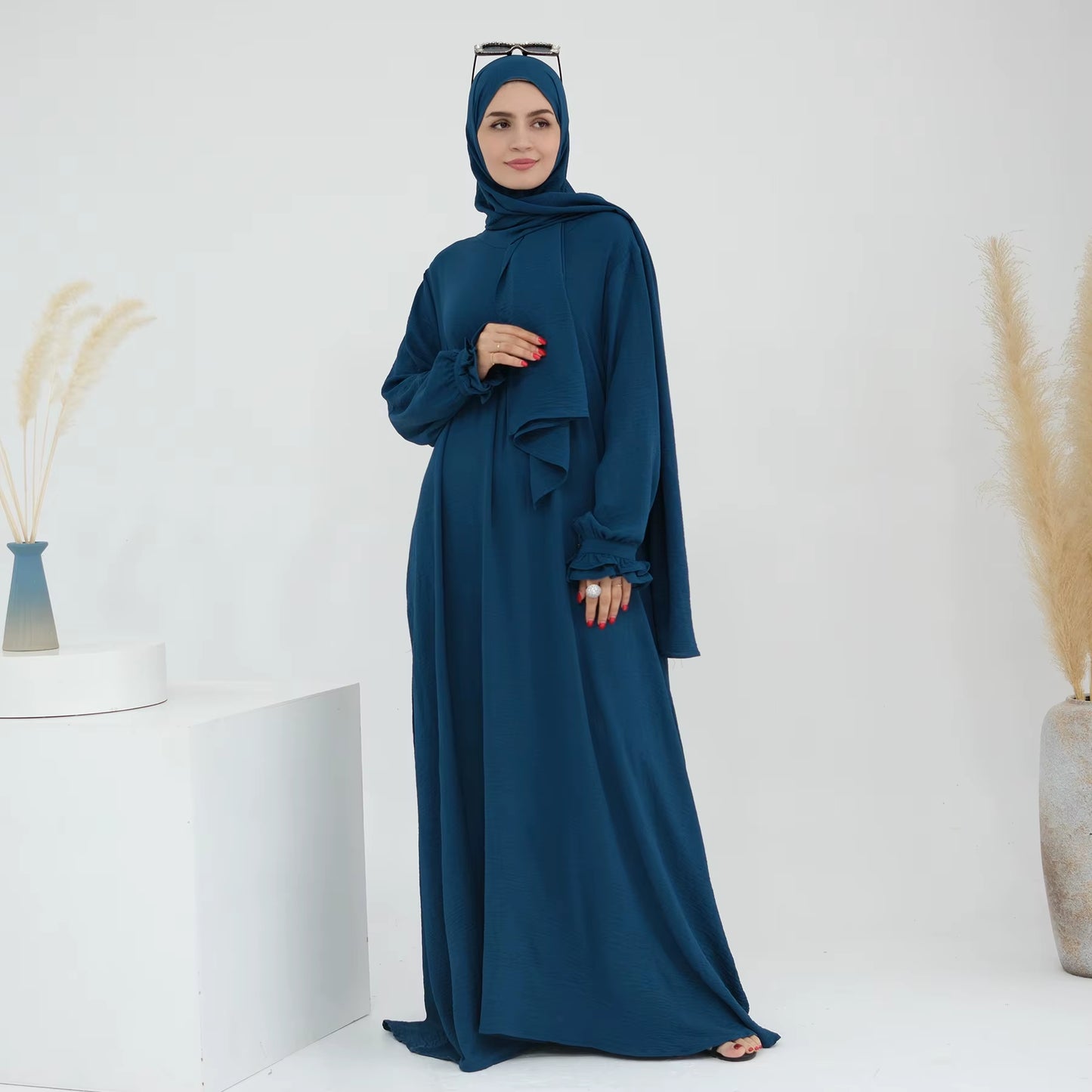 Eye-catching Abayas in various colours. If you subscribe to our emailing messaging you get 10 Percent discount